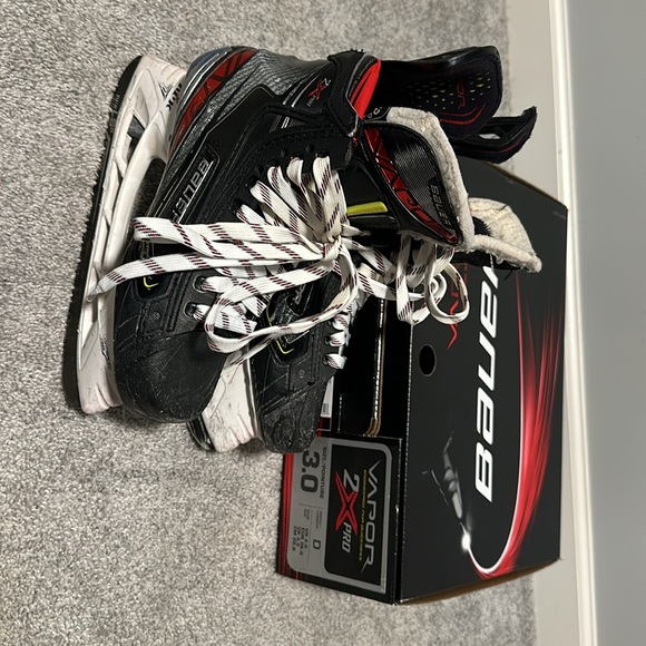 Bauer Vapor 2X Pro Junior Ice Hockey Skates - Picture 11 of 16